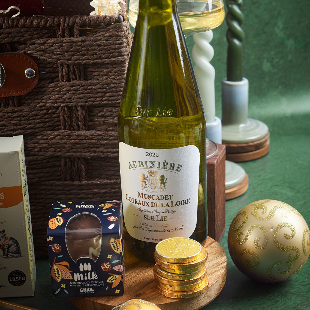 The Very Merry Christmas Hamper Basket 4