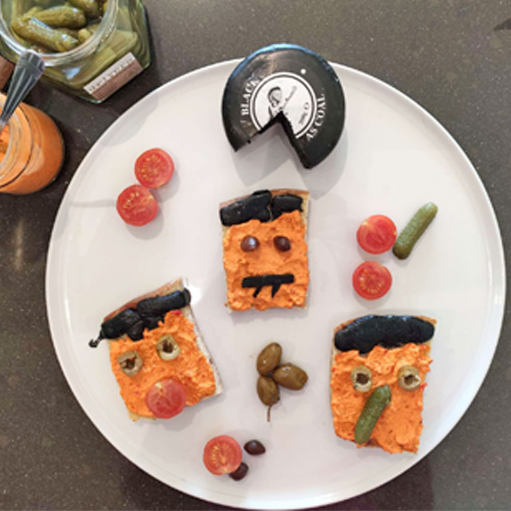 /common/media/recipe/the_perfect_start_to_halloween_morning:_try_our_tapenade_toast_faces!_1603877853.jpg